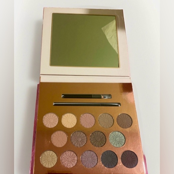 NWT Ellen Tracy The Naked Eye Collection Palette with Eyeliner and Makeup Brush - Picture 4 of 5